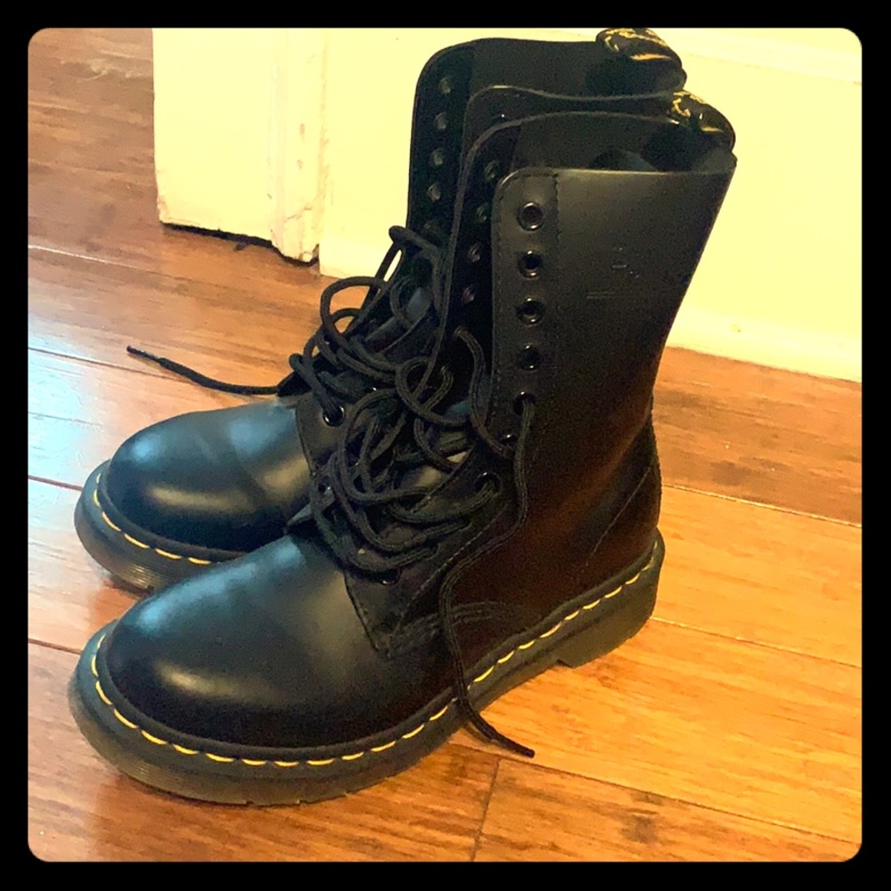 Dr Martens 1490 Boots (Women)